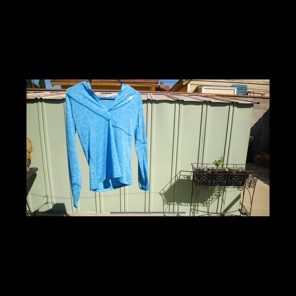 Under Armour Lightweight Hoodie - Picture 2 of 7